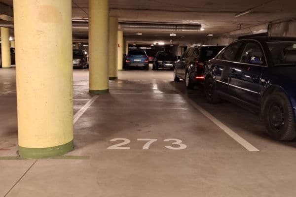 Pronájem garáže 13 m², Pelušková, Praha Pronájem garáže 13 m², Pelušková, Praha