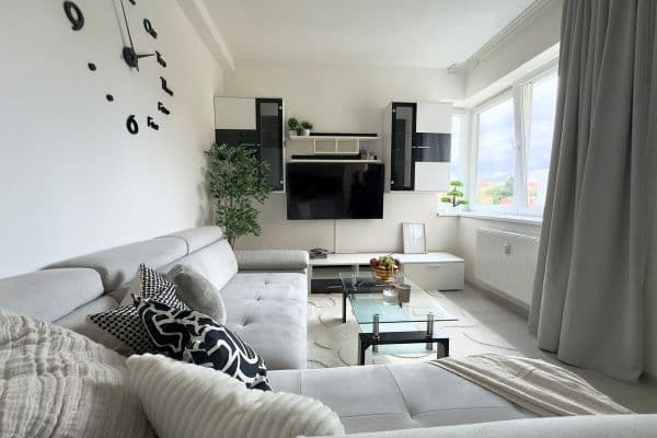 Pronájem bytu 70 m², Dvacátého Osmého Pluku, Praha Pronájem bytu 70 m², Dvacátého Osmého Pluku, Praha