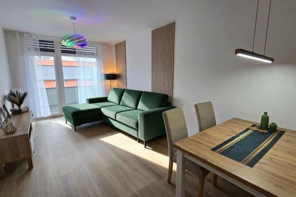 Pronájem bytu 2+kk 56 m², Americká, Kladno Pronájem bytu 2+kk 56 m², Americká, Kladno