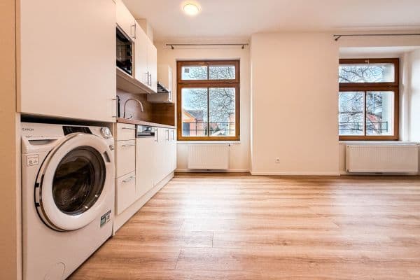 Pronájem bytu 1+kk 28 m², Jenečská, Praha Pronájem bytu 1+kk 28 m², Jenečská, Praha