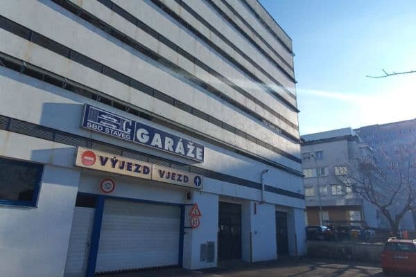 Pronájem garáže 18 m², Holušická, Praha Pronájem garáže 18 m², Holušická, Praha