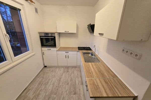 Pronájem bytu 2+1 54 m², Beskydská, Frýdek-Místek Pronájem bytu 2+1 54 m², Beskydská, Frýdek-Místek