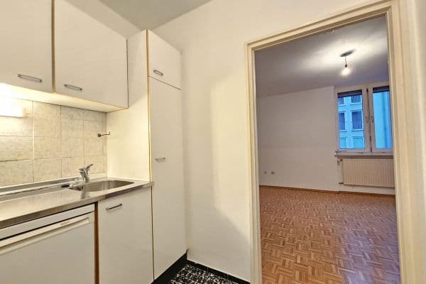 Pronájem bytu 1+1 26 m², Luisenstraße 60a, München, Bavorsko Pronájem bytu 1+1 26 m², Luisenstraße 60a, München, Bavorsko