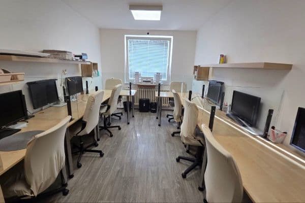 Pronájem kanceláře 25 m², Přístavní, Praha Pronájem kanceláře 25 m², Přístavní, Praha