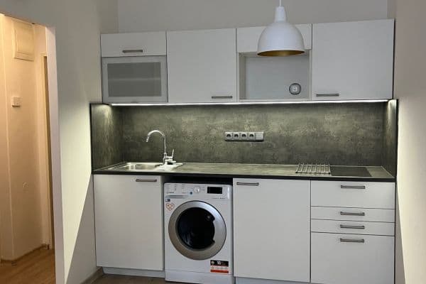Pronájem bytu 1+kk 20 m², Wenzigova, Praha Pronájem bytu 1+kk 20 m², Wenzigova, Praha