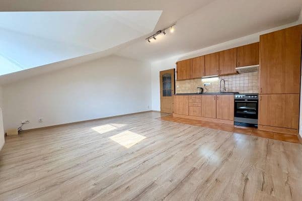 Pronájem bytu 2+kk 58 m², Litovická, Hostivice Pronájem bytu 2+kk 58 m², Litovická, Hostivice