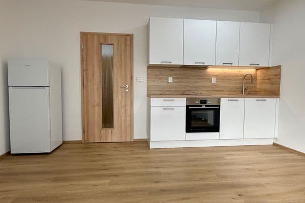 Pronájem bytu 1+kk 33 m², Mochovská, Praha Pronájem bytu 1+kk 33 m², Mochovská, Praha