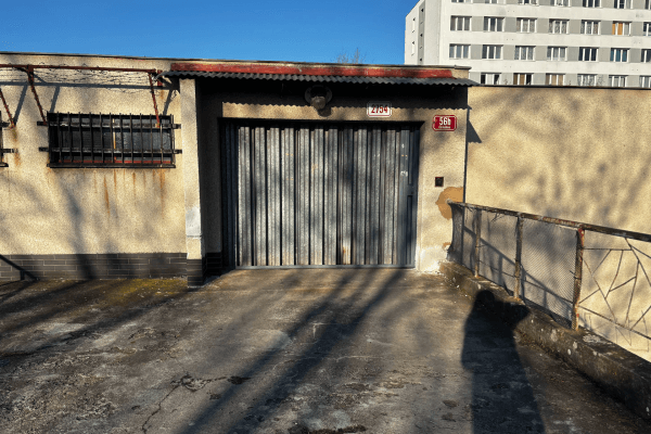 Pronájem garáže 20 m², Čermákova, Plzeň, Plzeňský kraj Pronájem garáže 20 m², Čermákova, Plzeň, Plzeňský kraj