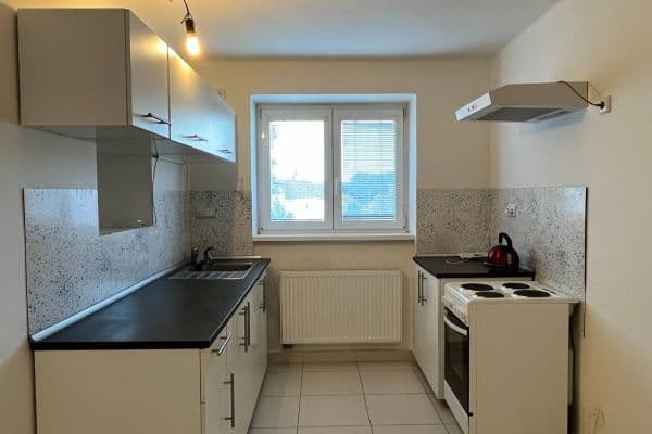 Pronájem bytu 2+1 47 m², Dašická, Pardubice, Pardubický kraj Pronájem bytu 2+1 47 m², Dašická, Pardubice, Pardubický kraj