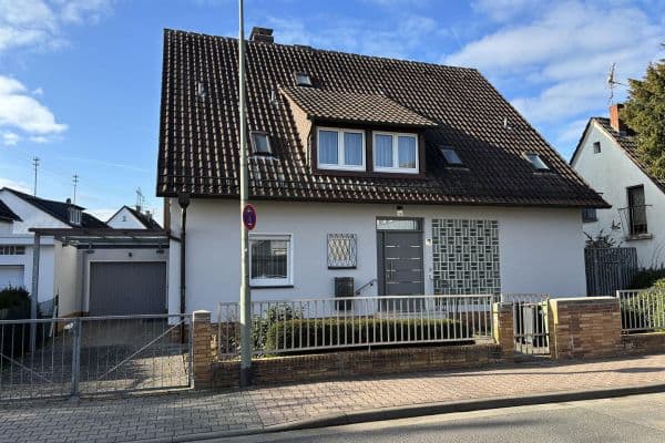 Prodej domu 187 m², pozemek 655 m², Frankfurt, Hessen Prodej domu 187 m², pozemek 655 m², Frankfurt, Hessen