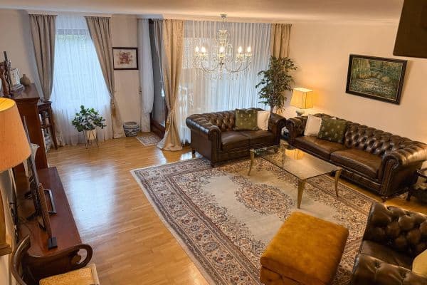 Prodej bytu 3+kk 117 m², Düsseldorf, Severní Porýní-Vestfálsko Prodej bytu 3+kk 117 m², Düsseldorf, Severní Porýní-Vestfálsko