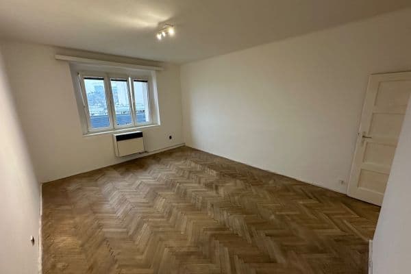 Pronájem bytu 2+1 48 m², Křížová, Praha Pronájem bytu 2+1 48 m², Křížová, Praha