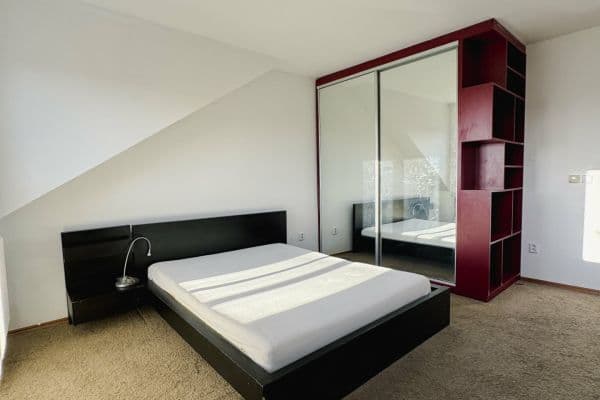 Pronájem bytu 3+kk 61 m², Varšavská, Praha Pronájem bytu 3+kk 61 m², Varšavská, Praha