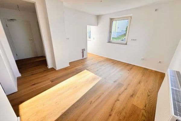 Pronájem bytu 2+1 52 m², Jos.-Otto-Kolb-Straße 15, Ebermannstadt Pronájem bytu 2+1 52 m², Jos.-Otto-Kolb-Straße 15, Ebermannstadt