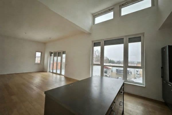 Prodej bytu 4+1 138 m², Lindenstraße 7c, Teltow Prodej bytu 4+1 138 m², Lindenstraße 7c, Teltow