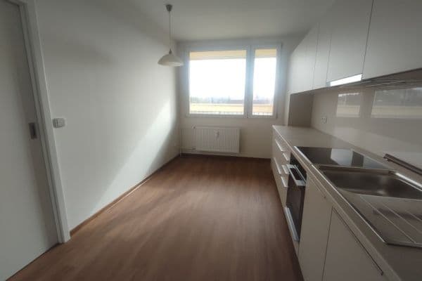 Pronájem bytu 3+1 66 m², Jažlovická, Praha Pronájem bytu 3+1 66 m², Jažlovická, Praha