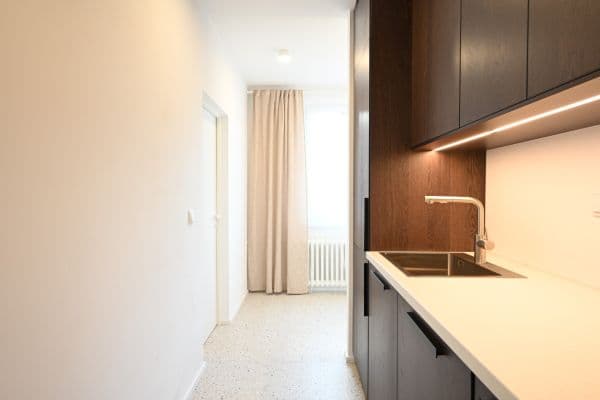 Prodej bytu 3+1 80 m², Nedašovská, Praha Prodej bytu 3+1 80 m², Nedašovská, Praha