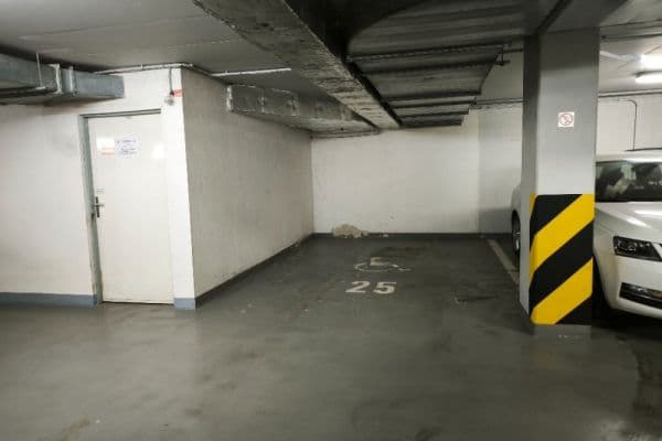 Pronájem garáže 16 m², Štěpařská, Praha Pronájem garáže 16 m², Štěpařská, Praha