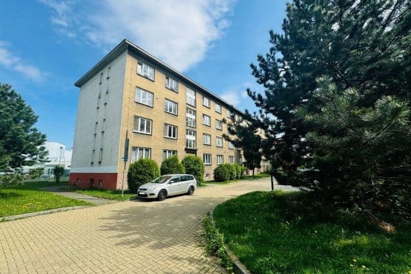 Pronájem garáže 23 m², náměstí Jiřího Myrona, Ostrava-Mor.Ostrava Pronájem garáže 23 m², náměstí Jiřího Myrona, Ostrava-Mor.Ostrava