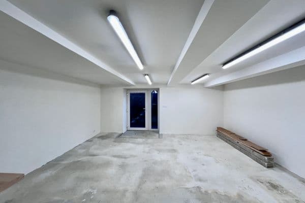 Prodej nebytového prostoru 35 m², Ve Stínu, Praha Prodej nebytového prostoru 35 m², Ve Stínu, Praha