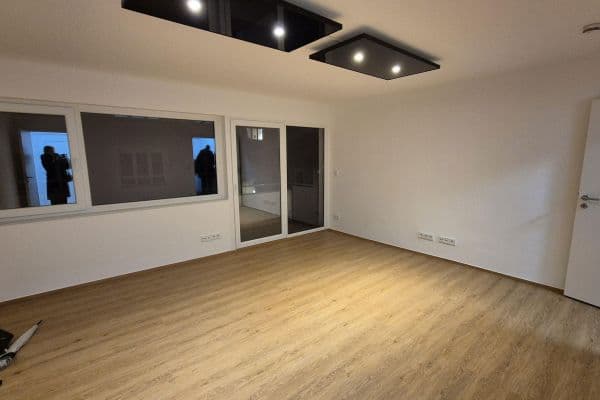 Pronájem bytu 1+kk 33 m², Stuttgart Pronájem bytu 1+kk 33 m², Stuttgart