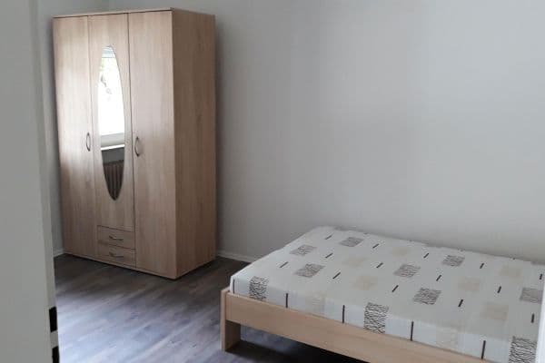 Pronájem bytu 4+1 20 m², Wartbergstraße 44, Heilbronn, Bádensko-Württembersko Pronájem bytu 4+1 20 m², Wartbergstraße 44, Heilbronn, Bádensko-Württembersko