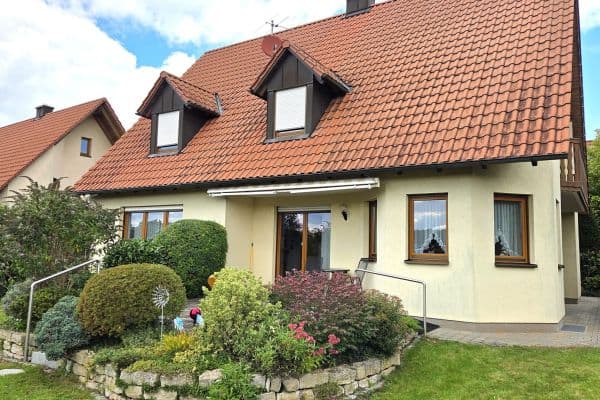 Prodej domu 162 m², pozemek 659 m², Roßtal Prodej domu 162 m², pozemek 659 m², Roßtal