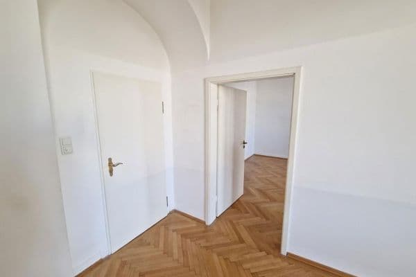 Pronájem bytu 1+kk 45 m², Bahnhofstraße 31, Bonn, Severní Porýní-Vestfálsko Pronájem bytu 1+kk 45 m², Bahnhofstraße 31, Bonn, Severní Porýní-Vestfálsko