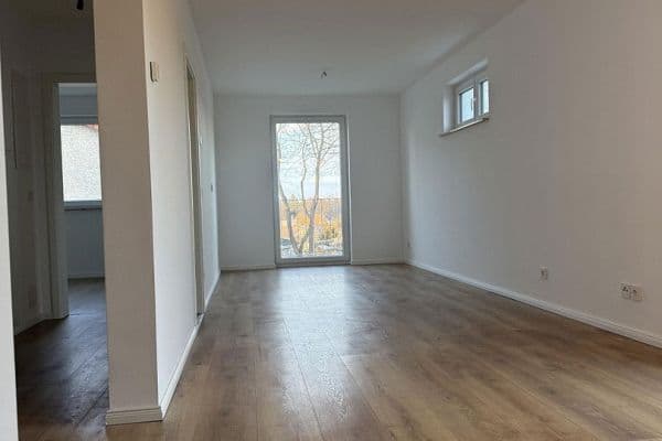 Pronájem bytu 2+1 55 m², berlin Pronájem bytu 2+1 55 m², berlin