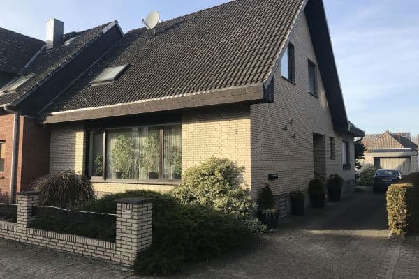 Prodej domu 215 m², pozemek 750 m², Grethenstraße 5, Steinwedel Prodej domu 215 m², pozemek 750 m², Grethenstraße 5, Steinwedel