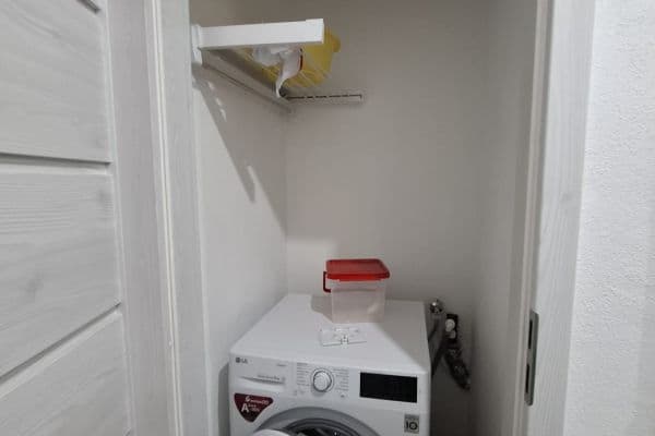 Pronájem bytu 2+1 51 m², Hornádska, Bratislava Pronájem bytu 2+1 51 m², Hornádska, Bratislava