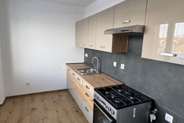 Pronájem bytu 3+1 74 m², Josefa Šímy, Jaroměř Pronájem bytu 3+1 74 m², Josefa Šímy, Jaroměř