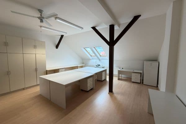 Pronájem nebytového prostoru 133 m², Dubečská, Praha Pronájem nebytového prostoru 133 m², Dubečská, Praha
