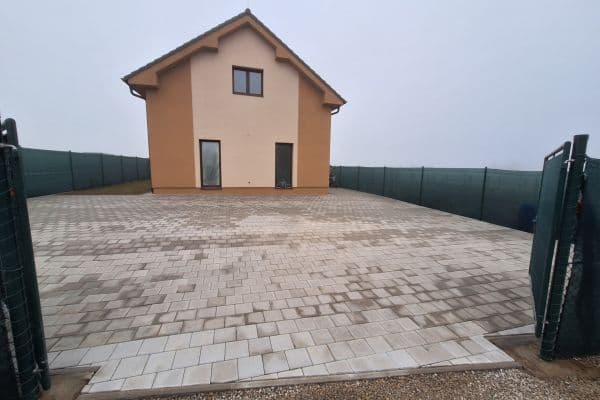 Pronájem bytu 2+kk 50 m², Za Humny, Chyňava Pronájem bytu 2+kk 50 m², Za Humny, Chyňava