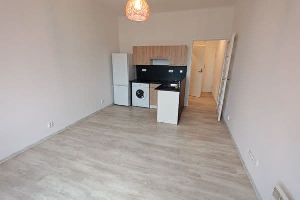 Pronájem bytu Garsoniéra 25 m², Kralická, Praha Pronájem bytu Garsoniéra 25 m², Kralická, Praha
