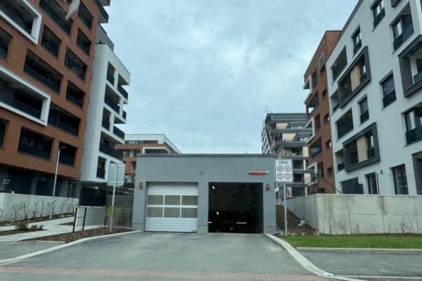 Pronájem garáže 15 m², Poděbradská, Praha Pronájem garáže 15 m², Poděbradská, Praha