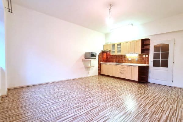 Pronájem bytu 1+kk 34 m², Jeremenkova, Praha Pronájem bytu 1+kk 34 m², Jeremenkova, Praha