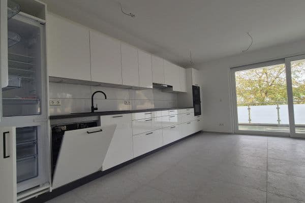 Pronájem bytu 3+1 90 m², Aglasterhausen Pronájem bytu 3+1 90 m², Aglasterhausen