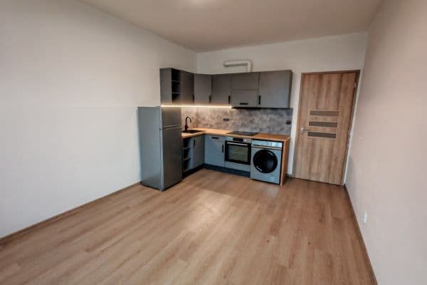 Pronájem bytu 1+kk 25 m², Kralická, Praha Pronájem bytu 1+kk 25 m², Kralická, Praha