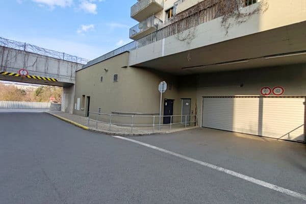 Pronájem garáže 14 m², Modrého, Praha Pronájem garáže 14 m², Modrého, Praha