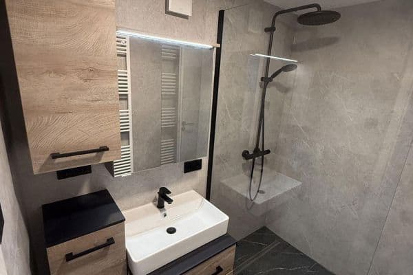 Pronájem bytu 3+1 77 m², Flaschenhofstraße 43, Nürnberg Pronájem bytu 3+1 77 m², Flaschenhofstraße 43, Nürnberg