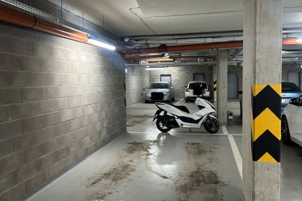 Pronájem garáže 18 m², Knovízská, Praha Pronájem garáže 18 m², Knovízská, Praha