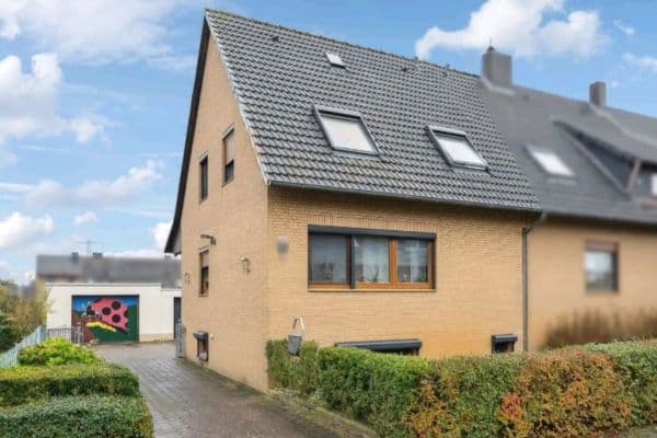 Prodej domu 100 m², pozemek 416 m², Knappenweg 35A, Lehrte Prodej domu 100 m², pozemek 416 m², Knappenweg 35A, Lehrte