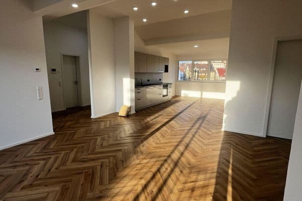 Pronájem bytu 3+1 100 m², Nürtingen Pronájem bytu 3+1 100 m², Nürtingen