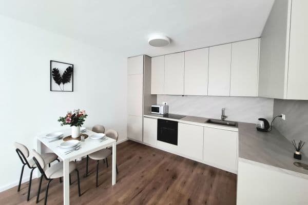 Pronájem bytu 2+1 53 m², Pri Hrubej lúke, Dúbravka Pronájem bytu 2+1 53 m², Pri Hrubej lúke, Dúbravka