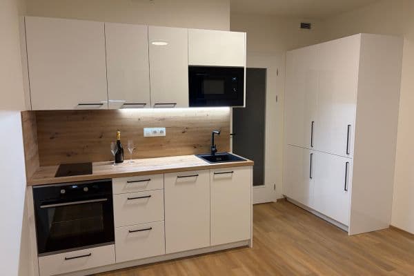 Pronájem bytu 1+kk 32 m², Poděbradská, Praha Pronájem bytu 1+kk 32 m², Poděbradská, Praha