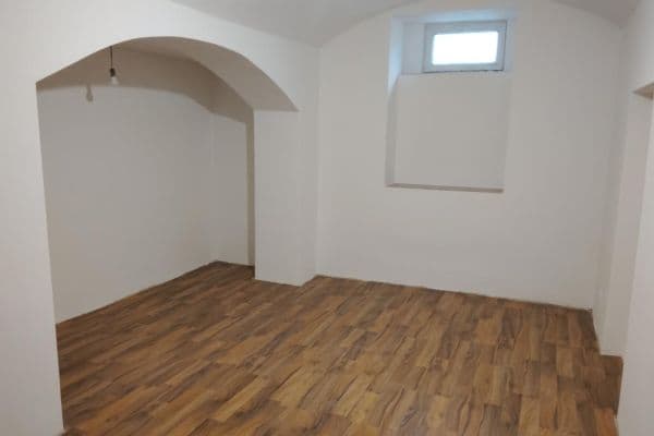 Pronájem nebytového prostoru 110 m², Saratovská, Praha Pronájem nebytového prostoru 110 m², Saratovská, Praha