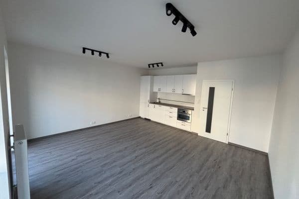 Pronájem bytu 1+kk 37 m², Český Brod, Středočeský kraj Pronájem bytu 1+kk 37 m², Český Brod, Středočeský kraj