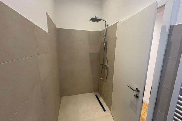 Prodej bytu 2+1 60 m², Junker-Jörg-Str. 6, Berlin Prodej bytu 2+1 60 m², Junker-Jörg-Str. 6, Berlin