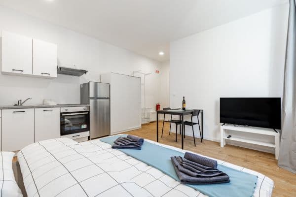 Pronájem bytu 1+1 30 m², Levická, Bratislava Pronájem bytu 1+1 30 m², Levická, Bratislava